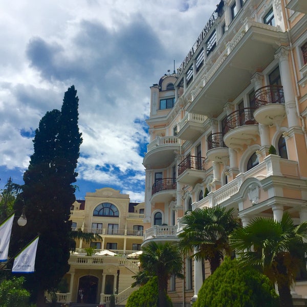 Foto diambil di Villa Elena Hotel &amp; Residences / Вилла Елена oleh Ксюша pada 6/4/2016