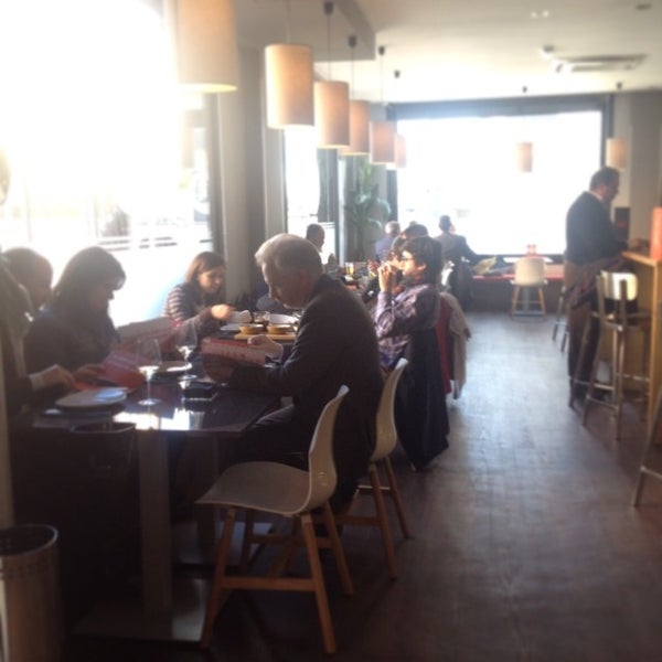 11/20/2013 tarihinde Ricardo M.ziyaretçi tarafından Slow Madrid restaurante'de çekilen fotoğraf