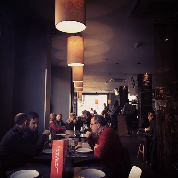 Photo taken at Slow Madrid restaurante by Ricardo M. on 11/29/2013