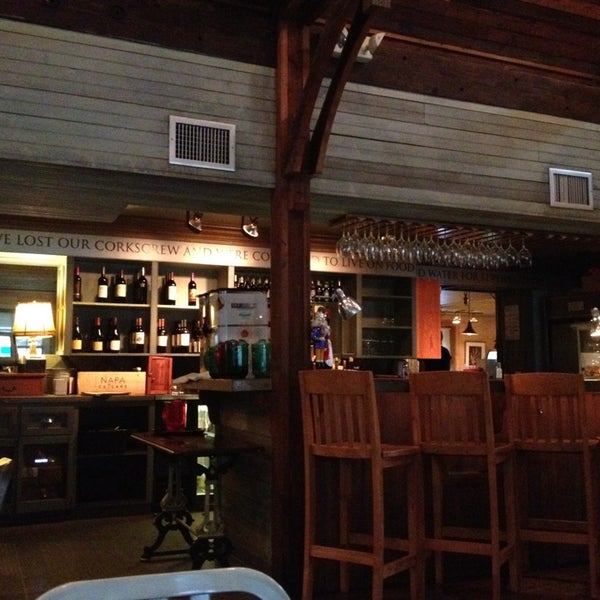 Foto diambil di Huisache Grill and Wine Bar oleh Judy T. pada 12/23/2012