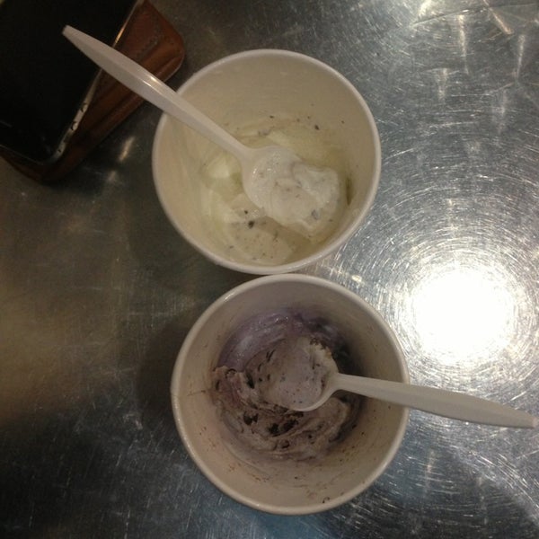 9/25/2013에 Aaron Z.님이 Oh Yeah! Ice Cream &amp; Coffee Co.에서 찍은 사진