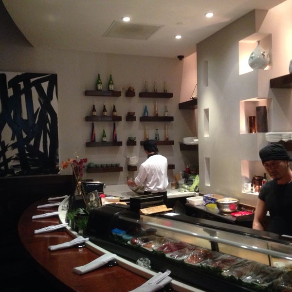 รูปภาพถ่ายที่ Sushi Damo โดย AzyxA เมื่อ 8/12/2014