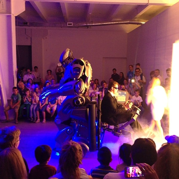 5/31/2014にMikhail Z.がБал роботов (Международный Робофорум 2014)で撮った写真