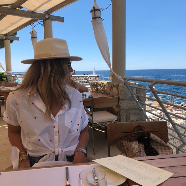 Foto scattata a Hotel Dubrovnik Palace da Leah M. il 6/24/2018