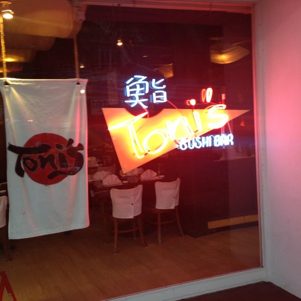 Photo prise au Toni&#39;s Sushi Bar par Melvin Bossman R. le7/21/2013