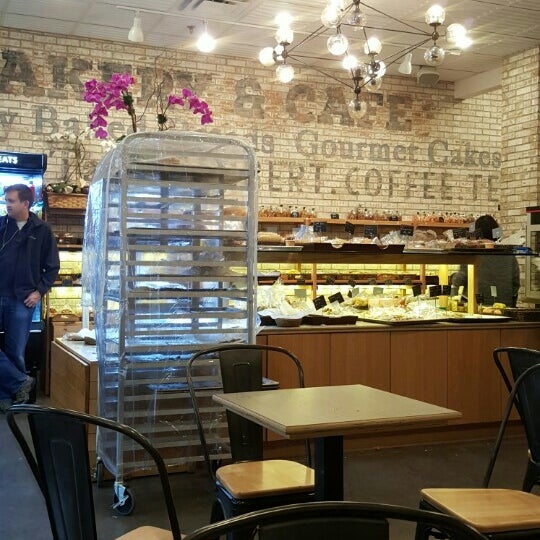 2/21/2016에 IndhaRintintin님이 Shilla Bakery &amp; Cafe (Tysons Corner)에서 찍은 사진