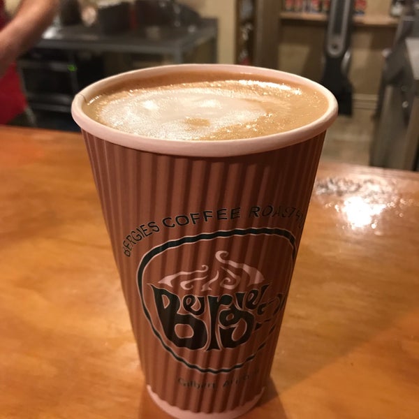 10/22/2018 tarihinde Ghee D.ziyaretçi tarafından Bergie&#39;s Coffee Roast'de çekilen fotoğraf