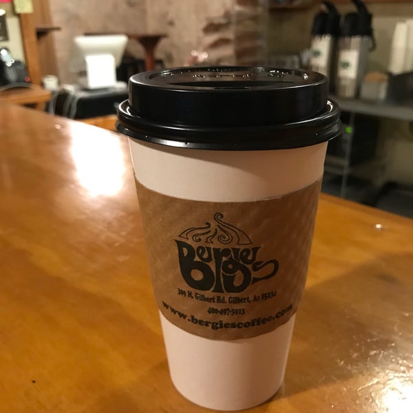 1/28/2018 tarihinde Ghee D.ziyaretçi tarafından Bergie&#39;s Coffee Roast'de çekilen fotoğraf