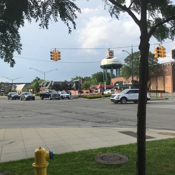 Woodward & Maple Downtown Birmingham 266 E Maple Rd