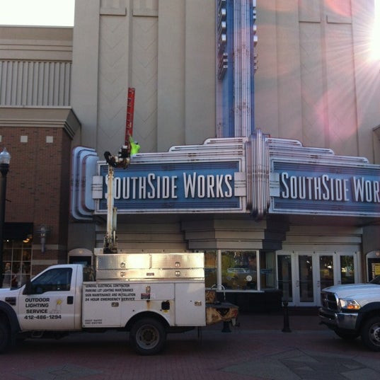 Foto tirada no(a) SouthSide Works Cinema por Joby F. em 12/12/2012
