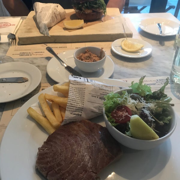 Best “seafood experience” in Tricity. Amazing staff who knows menu throughout and fish is fresh and well prepared. Tuna steak is outstanding. We also liked prawn burger and brownie