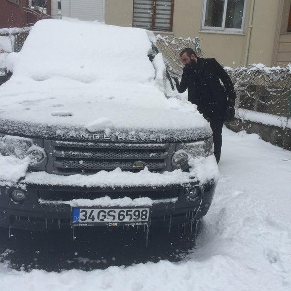 Foto diambil di Doğan Rent A Car oleh Ferhat D. pada 2/18/2015
