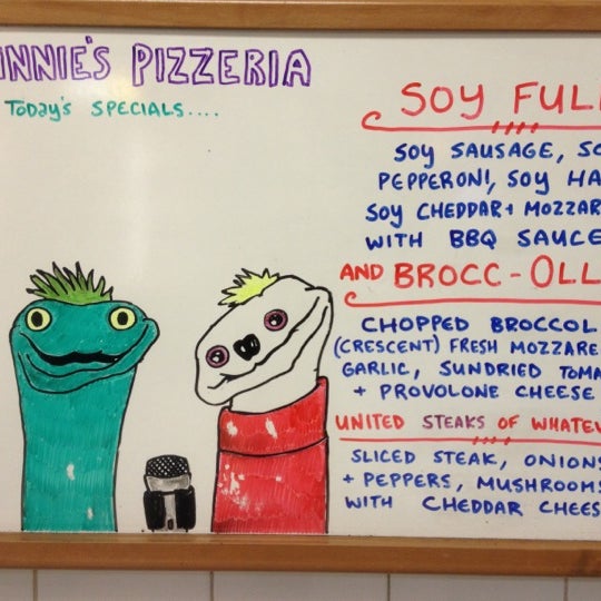 Снимок сделан в Vinnie&#39;s Pizzeria пользователем Steve K. 12/5/2012