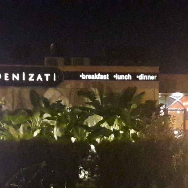 รูปภาพถ่ายที่ Denizatı Restaurant &amp; Bar โดย Necip Ç. เมื่อ 8/10/2018