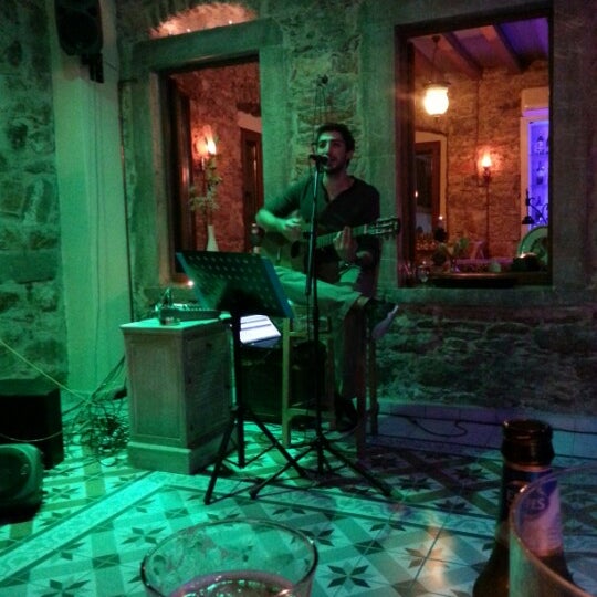 Foto scattata a Luka Lounge &amp; Bar da Hamit H. il 10/27/2012