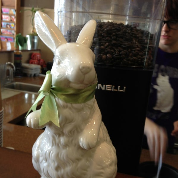 Foto diambil di White Rabbit Coffeehouse &amp; Cafe oleh Larry S. pada 3/16/2013