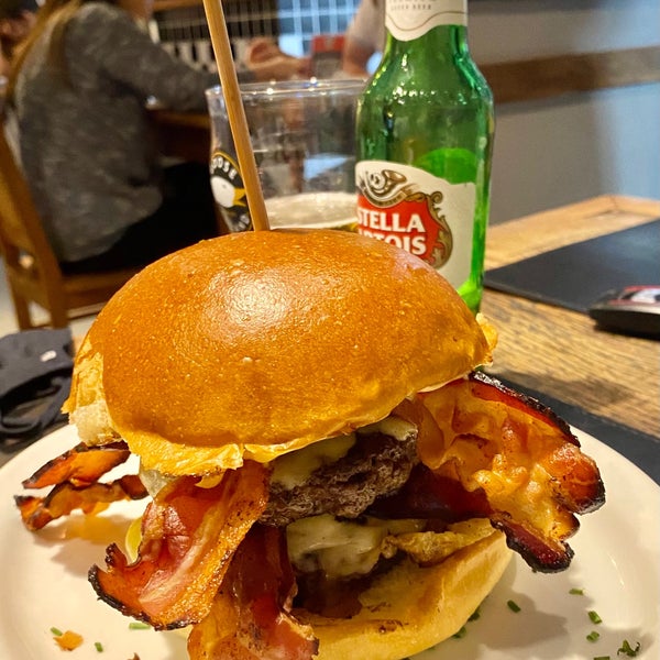 Foto tirada no(a) Big Kahuna Burger por Plinio J. em 7/18/2021