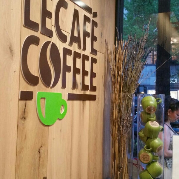 Foto scattata a Le Café Coffee da Sana T. il 5/31/2015