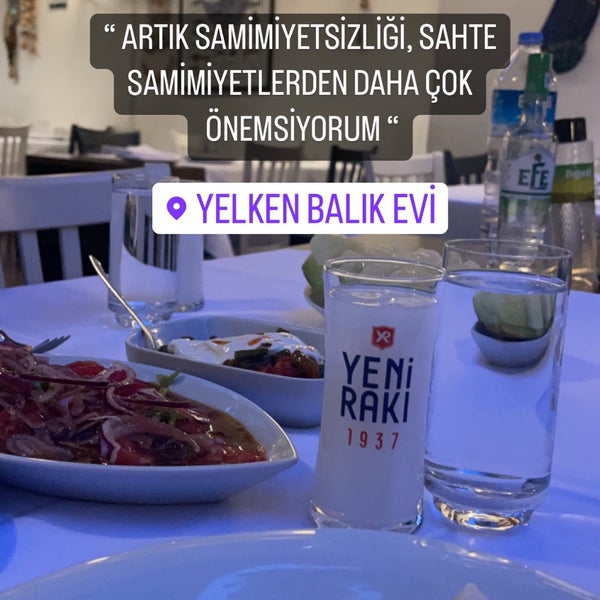 Das Foto wurde bei Yelken Balık Evi von 𝓨.𝓐 am 9/19/2022 aufgenommen