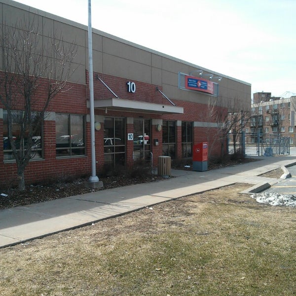 Poste Canada Post Office in Brossard