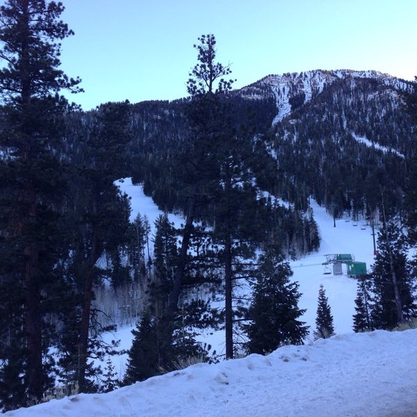 Снимок сделан в Las Vegas Ski And Snowboard Resort пользователем Engel C. 12/9/2013