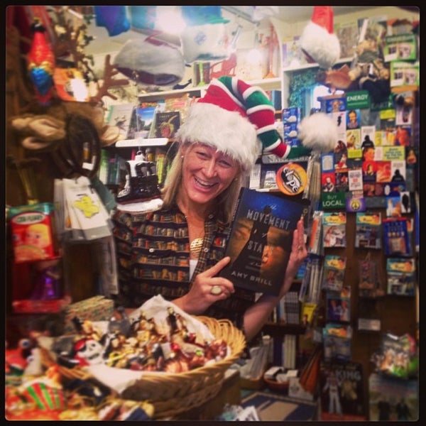 11/27/2013 tarihinde Wendy H.ziyaretçi tarafından Nantucket Bookworks'de çekilen fotoğraf