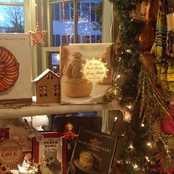 Photo taken at Nantucket Bookworks by Wendy H. on 12/11/2013