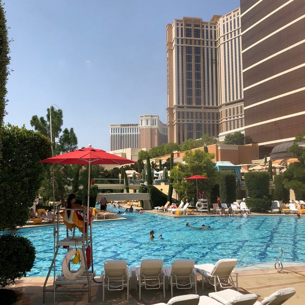 รูปภาพถ่ายที่ Wynn Las Vegas Pool โดย Simon เมื่อ 7/31/2018