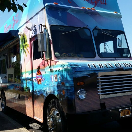 9/4/2014 tarihinde Salziyaretçi tarafından Miami Grill Food Truck'de çekilen fotoğraf