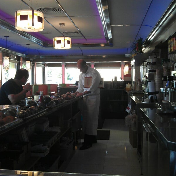 6/26/2013にSalがThe Classic Dinerで撮った写真