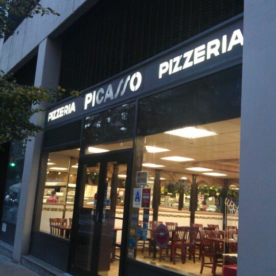 Das Foto wurde bei Picasso Pizzeria von Sal am 10/21/2012 aufgenommen
