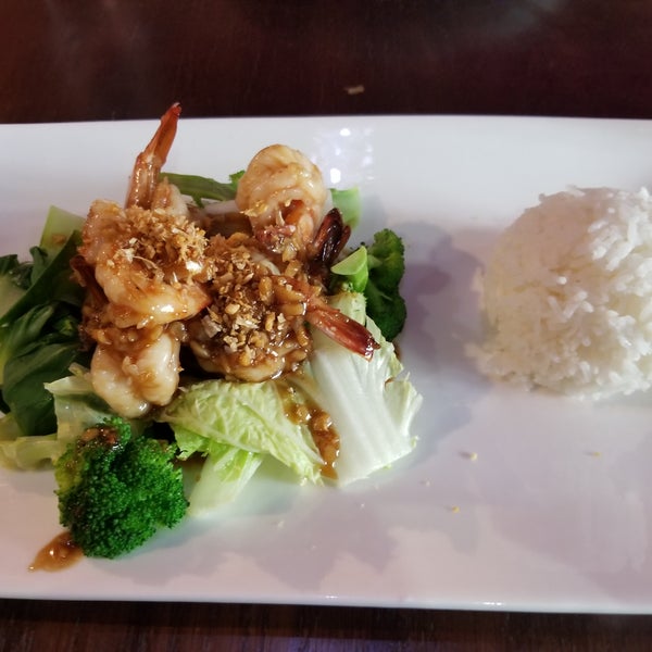 First time having Thai food and really loved it. Went with the Garlic Sauce w/Shrimp & Jasmine Rice. Will try some other plates on my next visit.