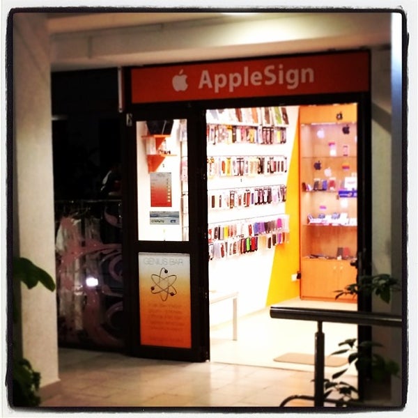 Photo taken at Up:Store by AppleSign S. on 2/20/2014