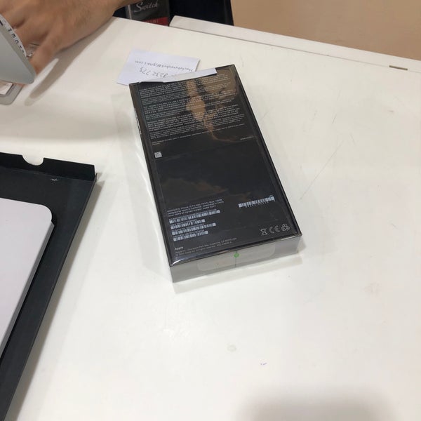 Switch (Apple Premium Reseller) Bayan Lepas'ta Elektronik Mağazası