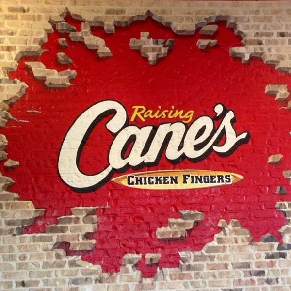Снимок сделан в Raising Cane&#39;s Chicken Fingers пользователем ⚜ Nimesh P. 6/18/2013