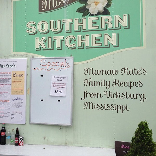 รูปภาพถ่ายที่ Miss Kate&#39;s Southern Kitchen โดย Tanja เมื่อ 4/7/2013