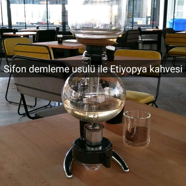 Sifon demleme usulü ile Etiyopya kahvesi gerçekten güzel 3. Nesil kahve dükkanı