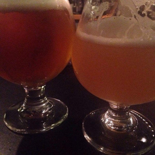 Foto scattata a Le Garage - Beer Bar &amp; Frites da Cristina il 4/19/2015