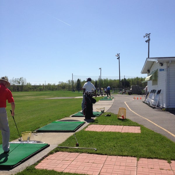 19th Tee Driving Range Golf Course in Ottawa
