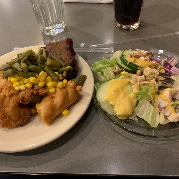 Das Foto wurde bei Dottie&#39;s Family Restaurant von Neil S. am 10/24/2019 aufgenommen