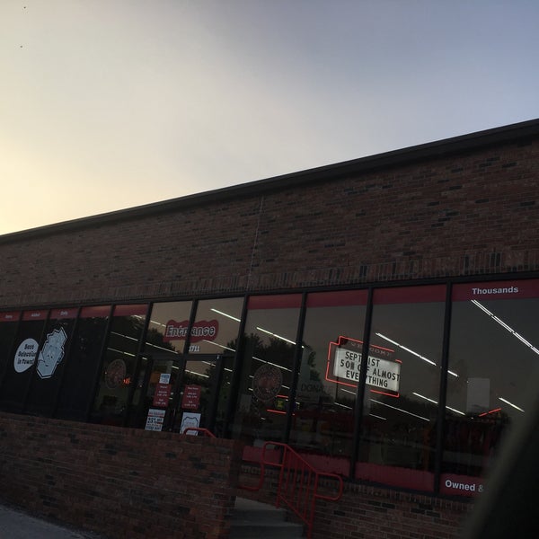 Red Racks Thrift Stores Toko Barang Antik dan Barang Bekas di Springfield