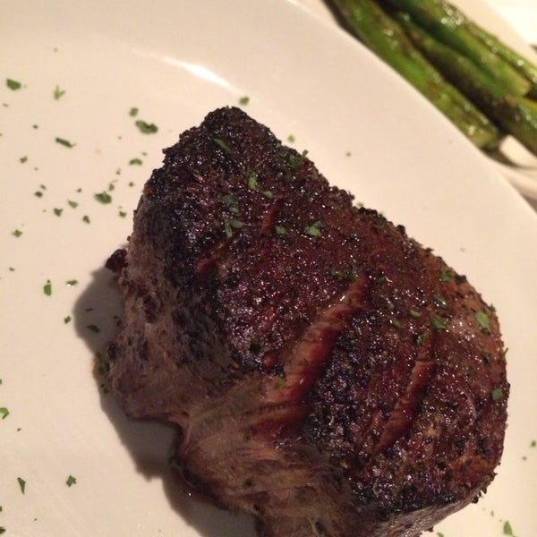 Photo taken at Sullivan&#39;s Steakhouse by Pat B. on 1/11/2014
