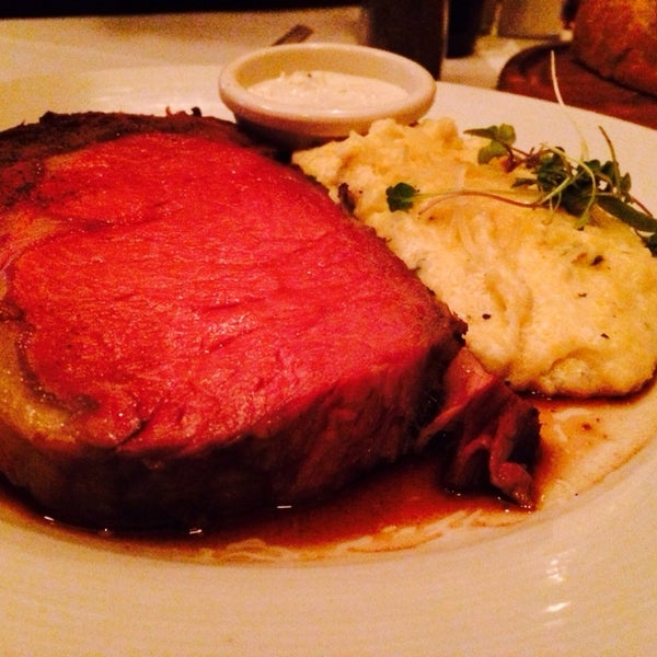 Foto tomada en Chamberlain&#39;s Steak &amp; Chop House  por Pat B. el 5/23/2014