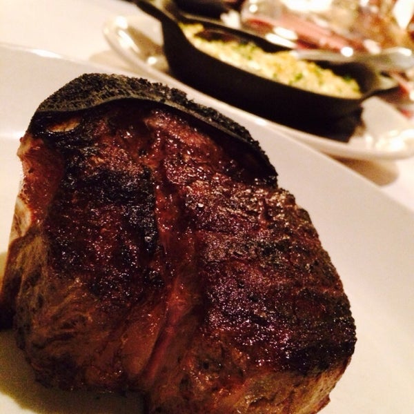 Photo taken at Sullivan&#39;s Steakhouse by Pat B. on 4/8/2014