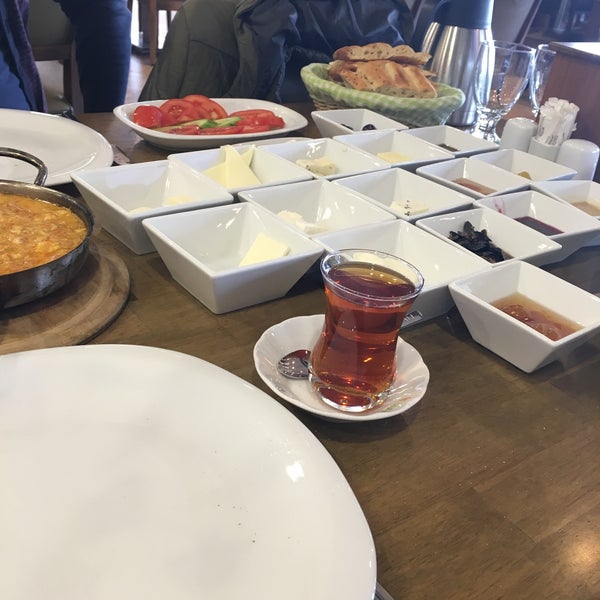 Foto tomada en Ovalı Konya Mutfağı  por Yağmur Yalçınkaya👠 el 3/21/2016