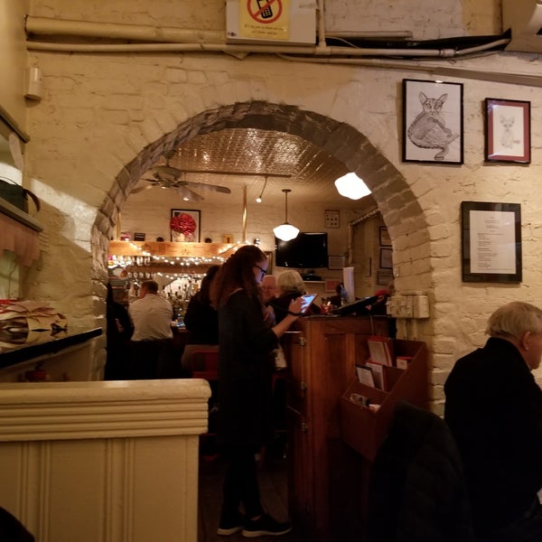 Foto diambil di Cornelia Street Cafe oleh Peter F. pada 12/29/2018