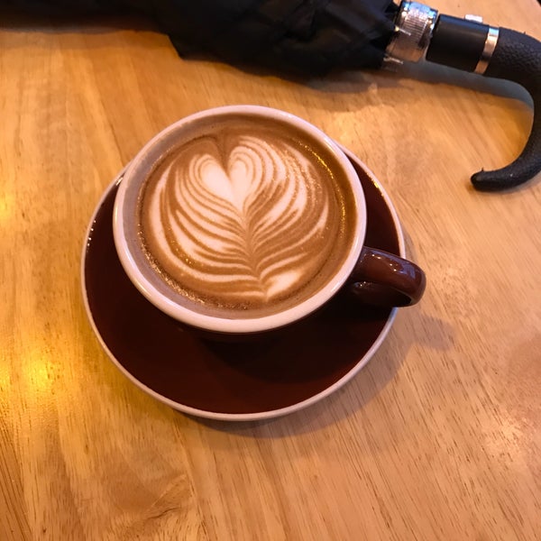 2/10/2018 tarihinde Pierre G.ziyaretçi tarafından LENA CAFE'de çekilen fotoğraf