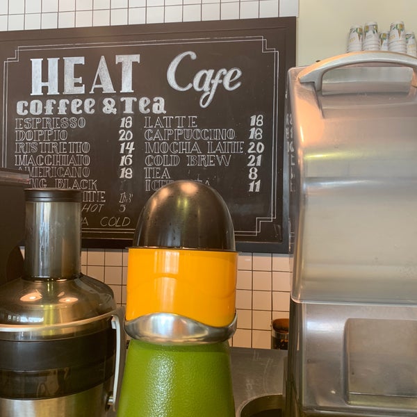 Photo taken at HEAT by 👨🏽 Т. on 5/3/2019