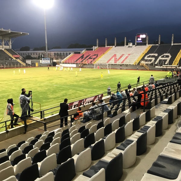 รูปภาพถ่ายที่ Manisa 19 Mayıs Stadyumu โดย Ali เมื่อ 9/30/2018