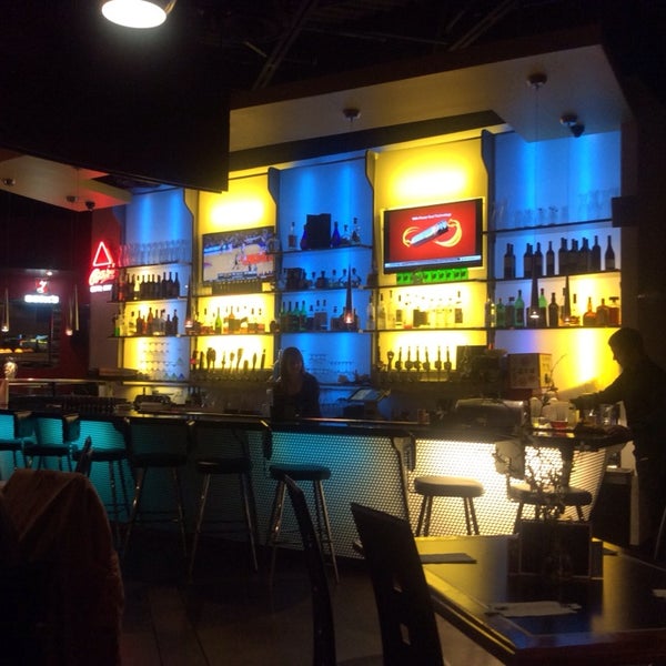 Foto tomada en The Sushi Place &amp; Patio Lounge  por Jarrod el 2/6/2014